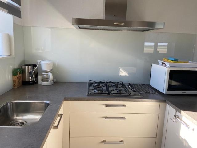 Housing De Brouwerij Bed & Breakfast Westdorpe Bagian luar foto